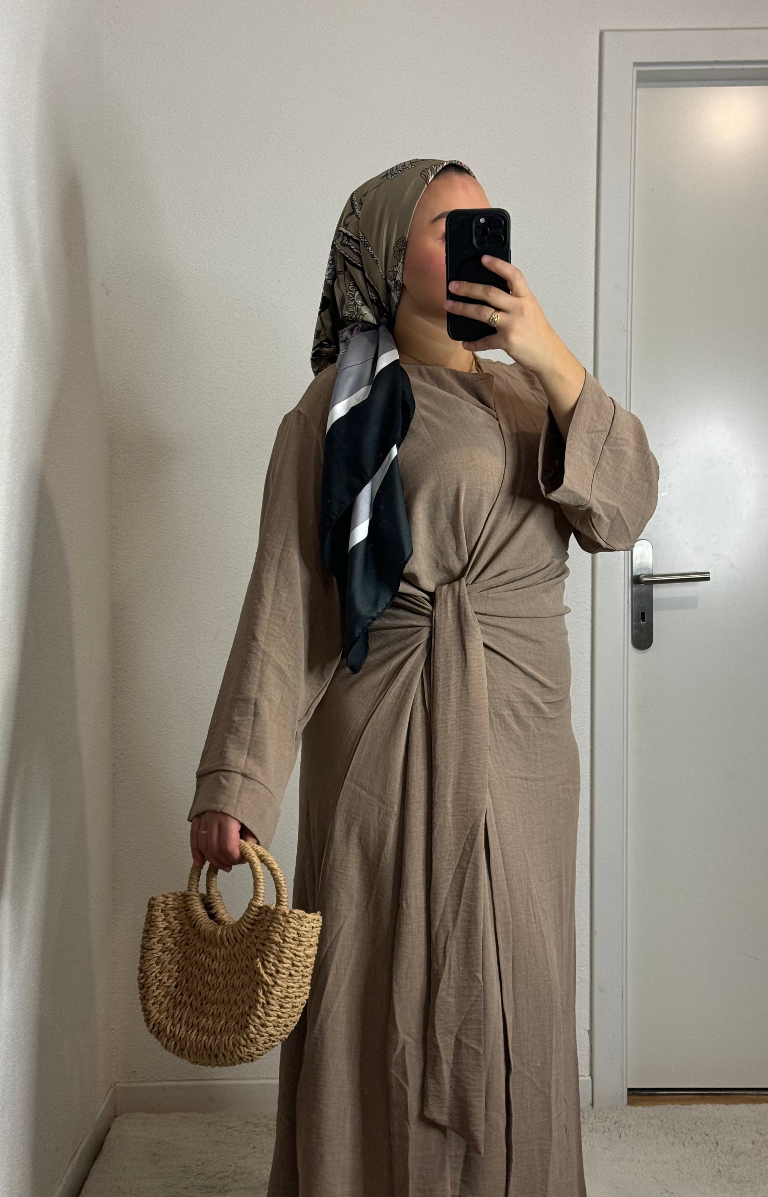 Robe Soukaina Sable