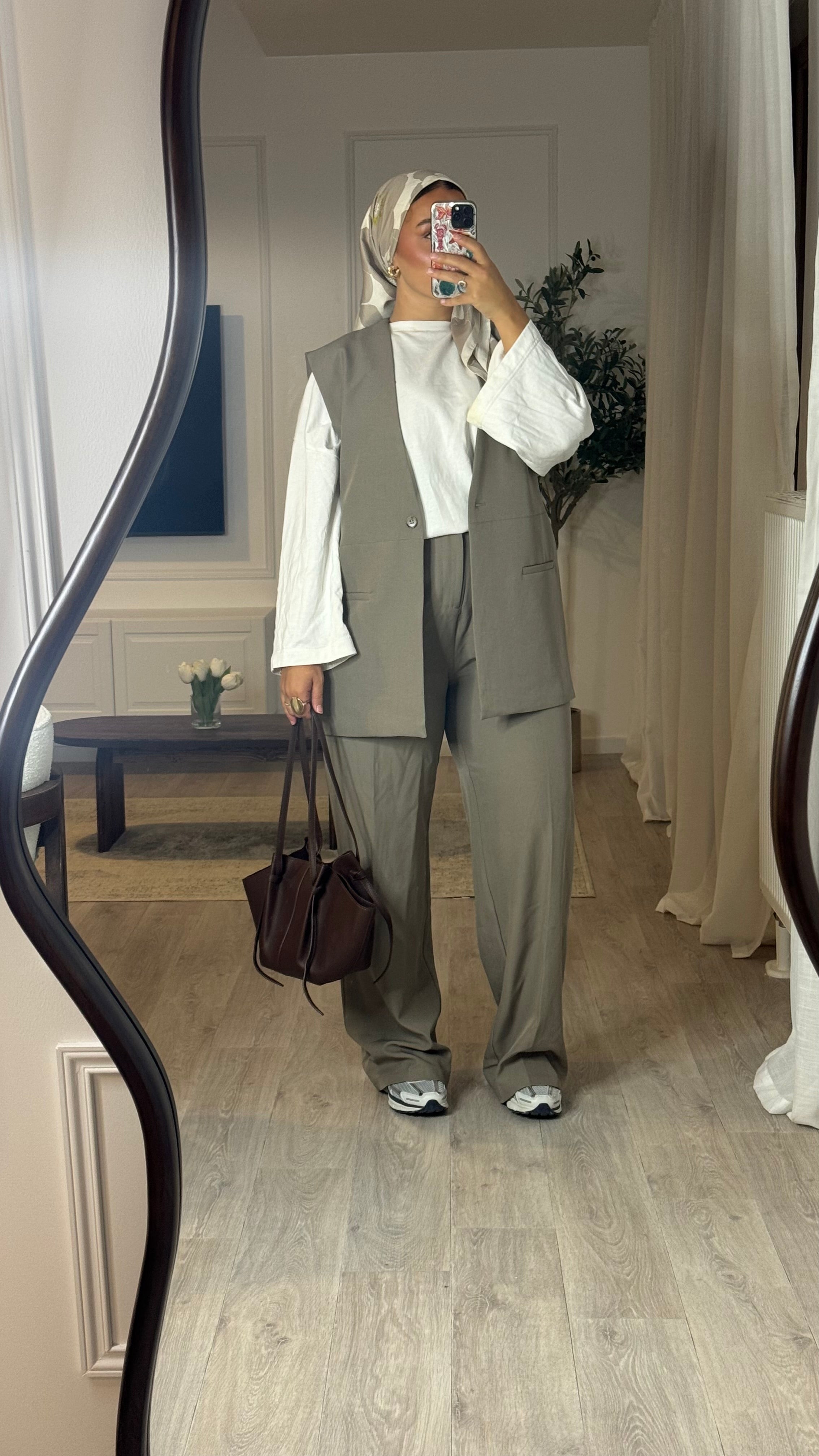 Aida sleeveless blazer | Taupe