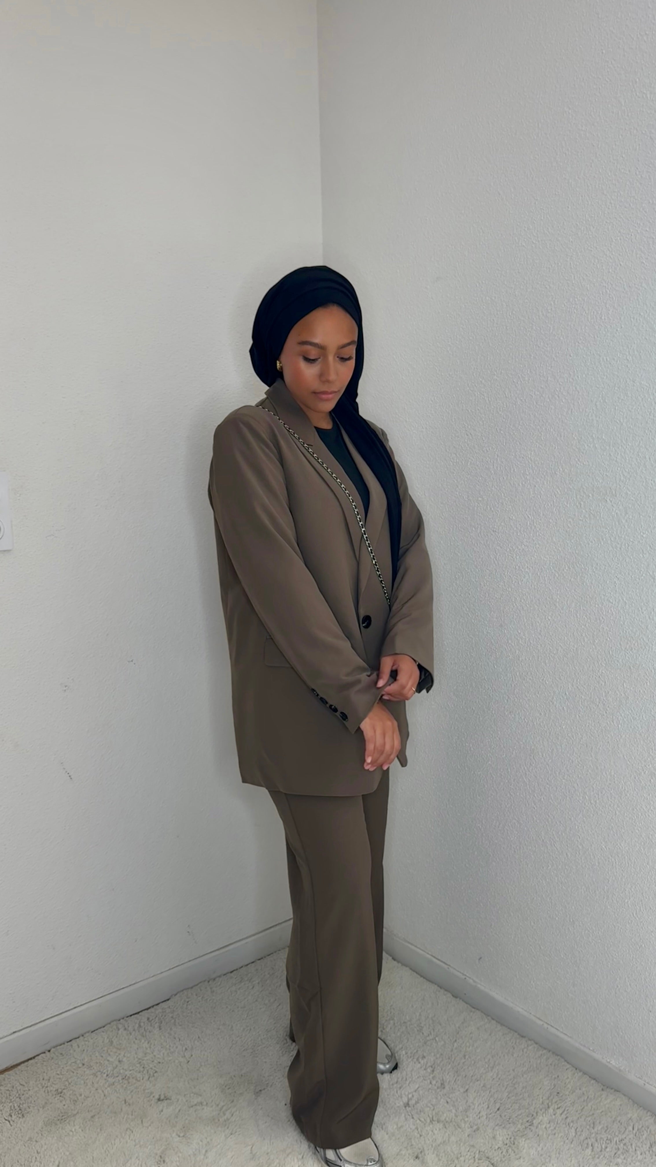 Straight-leg trousers