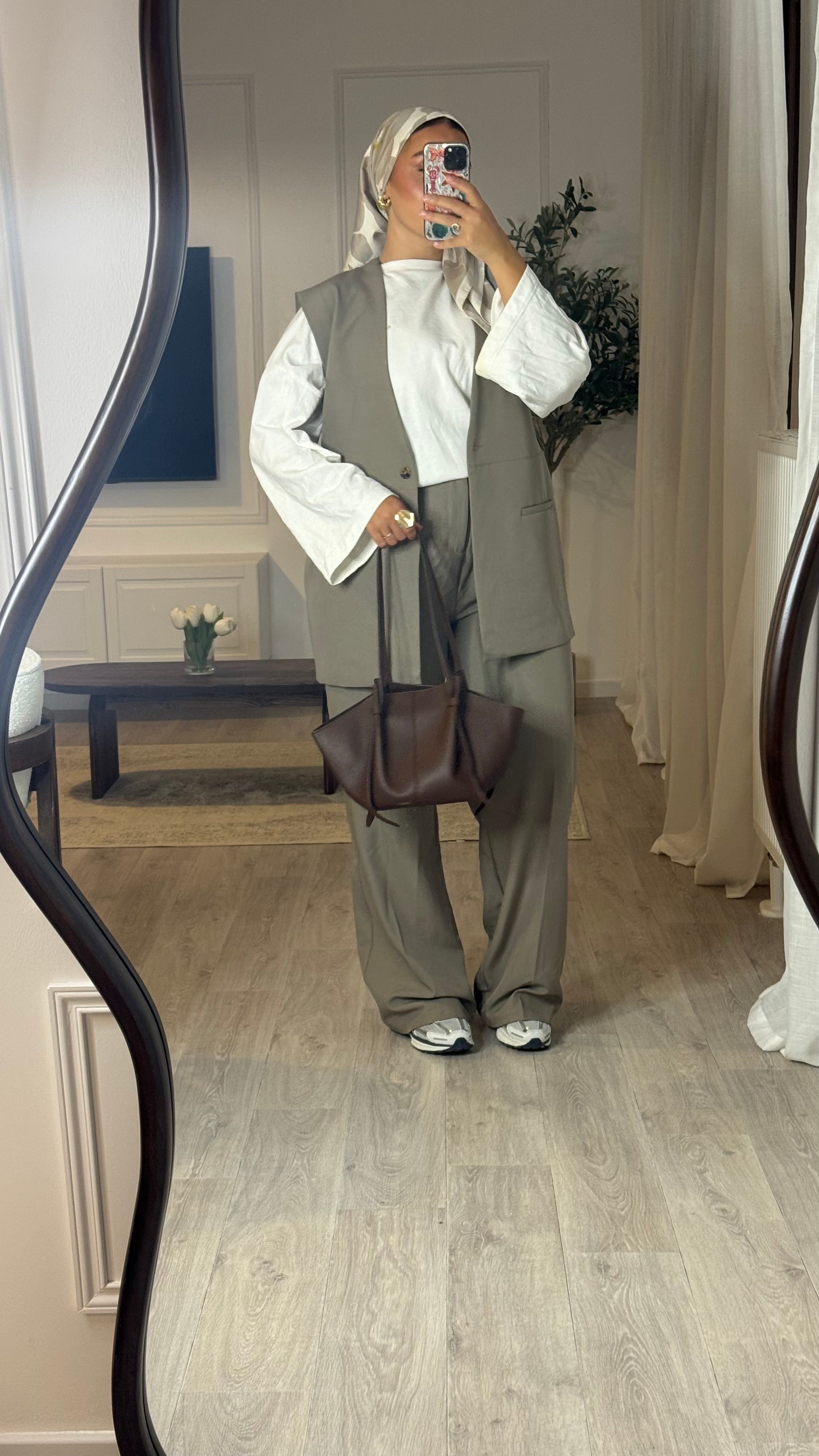 Aida sleeveless blazer | Taupe