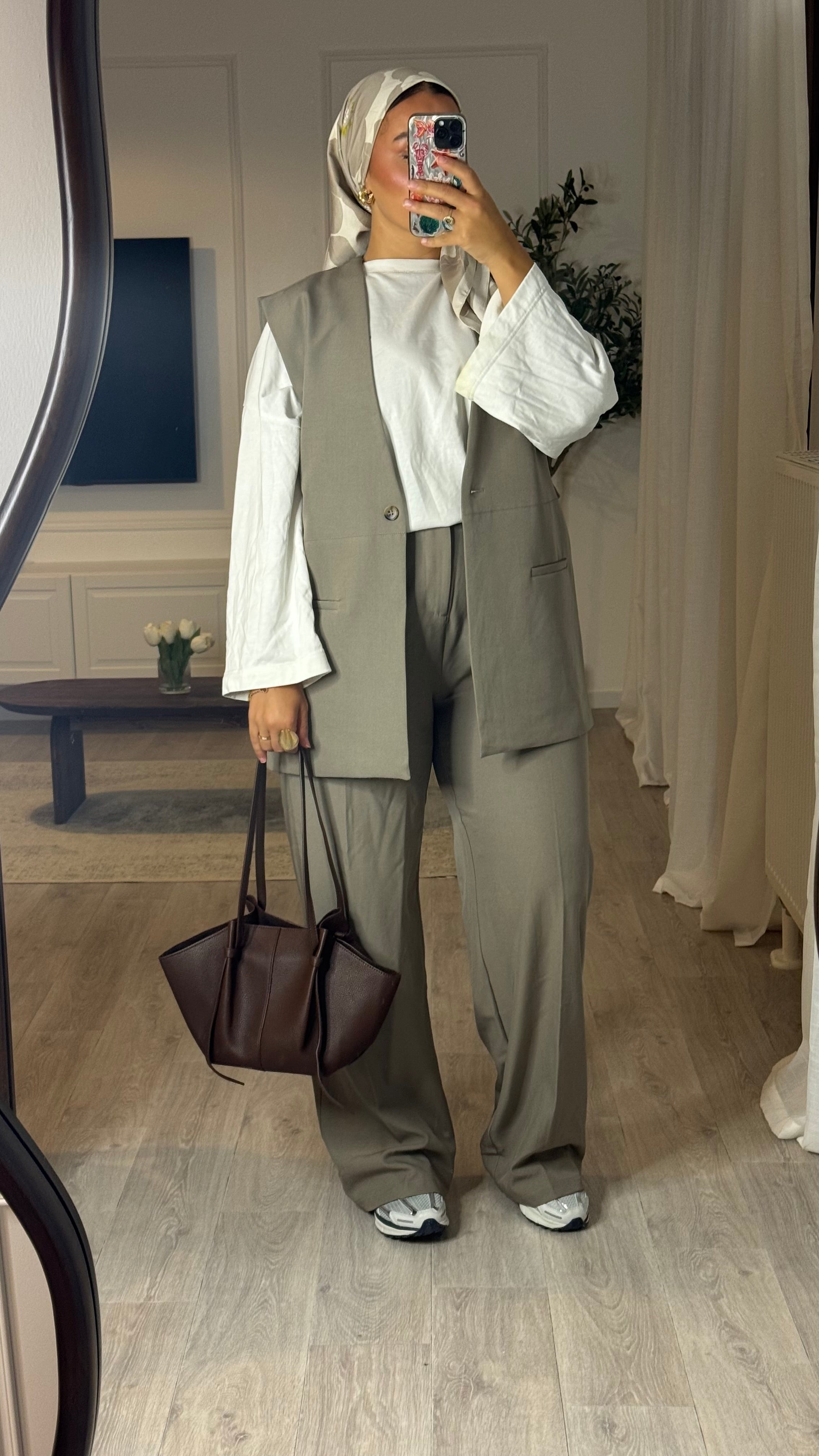 Aida sleeveless blazer | Taupe